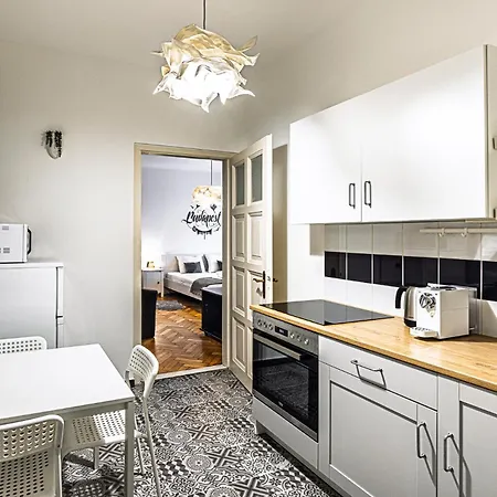 Colors * בודפשט