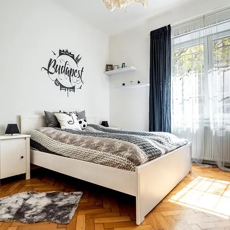 Colors بودابست